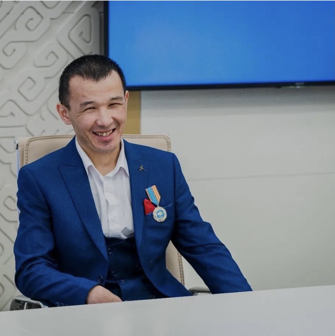 Сабит Шонтакбаев спас девочку от падения с 8-го этажа в Нур-Султане